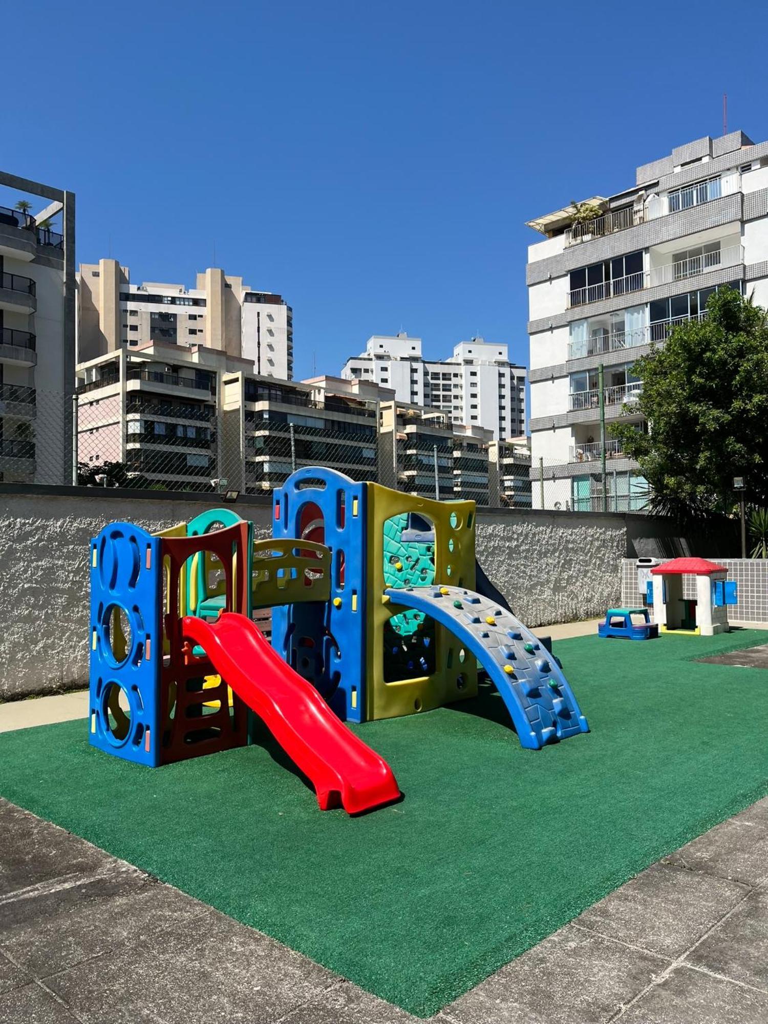 Cobertura Incrivel, Silenciosa E Familiar Com Sala Ampla, Cozinha Americana, 3 Quartos, Area Gourmet, Terraco Aberto Com Churrasqueira E Jacuzzi Na Praia Da Barra Da Tijuca - Rio De Janeiro - Apto Inteiro So Pra Voce Apartment Rio de Janeiro